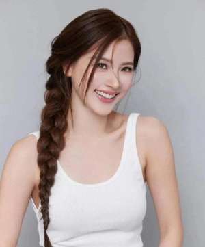 大学美女全身(独立自信善良诗纳卡宁威洛大学美女吕爱惠)