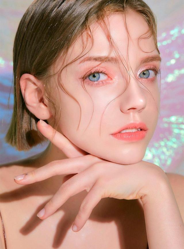 “人间芭比”?韩国超火模特真可爱,拥有3D胸,天鹅颈,让人嫉妒