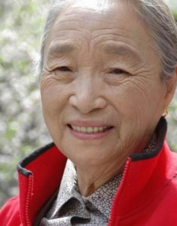 中国10位女戏骨，关东老太因病离世，最后1位是耄耋老人