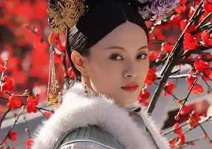短发气质美女老板娘(孙俪留长发又美回来了，穿蓝卫衣搭斜刘海，放弃微商头好清爽)