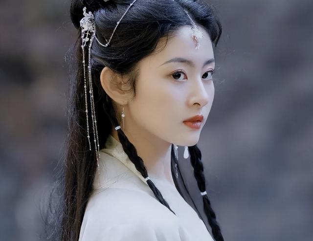 于正用一部剧请来了半个娱乐圈，看完演员表不服不行全是熟人脸
