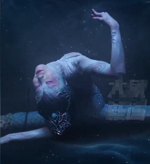 神仙姐姐杨丽萍的蛇舞,网友:恐怖又惊艳!灵魂舞者,艺术巅峰?