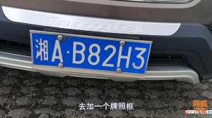 汽车牌照需要牌照框吗(车牌有没有必要装牌照框？喵哥实车拧螺丝，装车牌演示给你看)