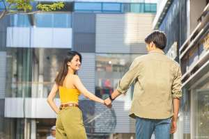 美女狠会撩(为什么有些女人，特别会撩男人，大概是因为这五点)