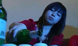 一杯酒美女(湖南美女号称“千杯不醉”，喝白酒就像喝水，医生检查后吓一跳)