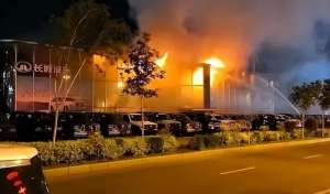 长城汽车城(长城汽车一4S店发生火灾)