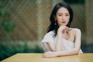 小眼睛塌鼻子有美女吗(童瑶早年旧照被扒，小眼睛塌鼻梁判若两人，曾是小土妞今逆袭女神)