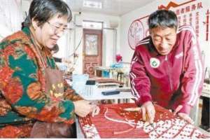 手工编织汽车坐垫(双手编织幸福生活（决胜全面小康·小家看小康（31））)