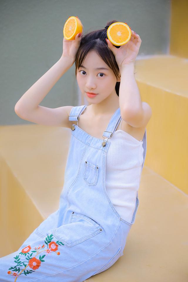 清纯甜美的美少女，萌萌的大眼睛，清新又可爱