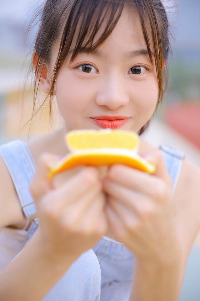 清纯甜美的美少女，萌萌的大眼睛，清新又可爱