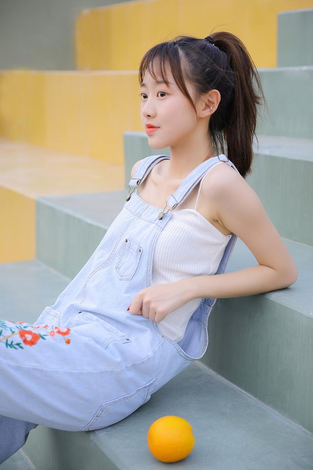 清纯甜美的美少女，萌萌的大眼睛，清新又可爱