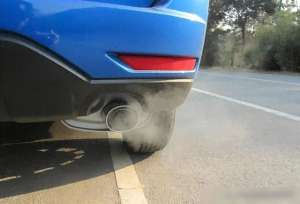 怠速能给汽车充电吗(汽车原地怠速能给电瓶充电吗？内行人说出真相，后悔才知道……)