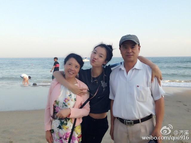 她早年拿金马，如今和范冰冰演同一角色，称与张一山谈恋爱没拍够