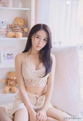 最性感的内衣美女照片(美女写真｜宅男女神吊带内衣白嫩酥胸性感迷人)