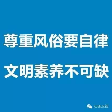 中国女游客与蟒蛇亲吻被咬伤，网友：吓死宝宝了！