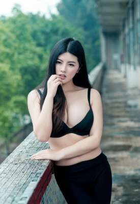 河南美女娜露(网红模特娜露selena学校长发古典秀拍)