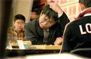 象棋美女笑笑(二十年后围棋九段唐韦星又被象棋大师让九子，还敢说象棋容易吗？)