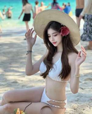 厦天美女(夏日风情：不可错过的比基尼美女写真集锦)