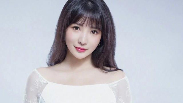 柳岩《乘风2024》旗袍咬扇舞惊艳,古典与时尚完美融合引爆热搜!