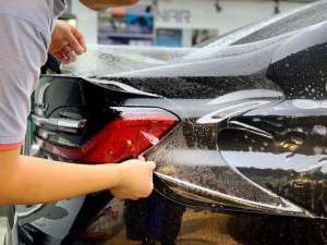 汽车膜怎么撕下来(MakeMan美国马克曼告诉您汽车贴膜如何去除，车膜撕掉后如何除胶)