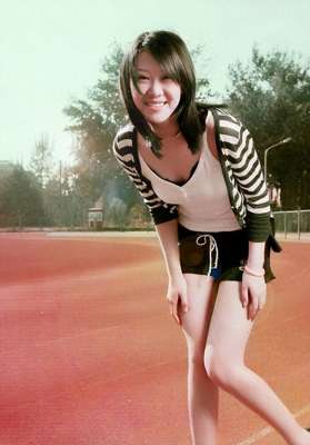 美女被快递员(2012年夏天，美女歌手付丽因为网上购物，被快递员残忍侵杀)