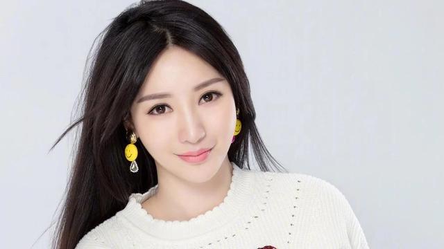 柳岩《乘风2024》旗袍咬扇舞惊艳,古典与时尚完美融合引爆热搜!
