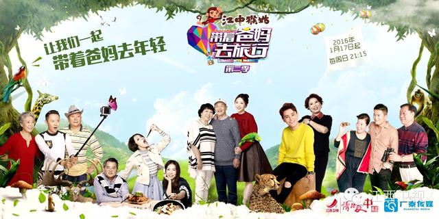 中国女游客与蟒蛇亲吻被咬伤，网友：吓死宝宝了！