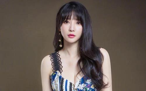 柳岩《乘风2024》旗袍咬扇舞惊艳,古典与时尚完美融合引爆热搜!