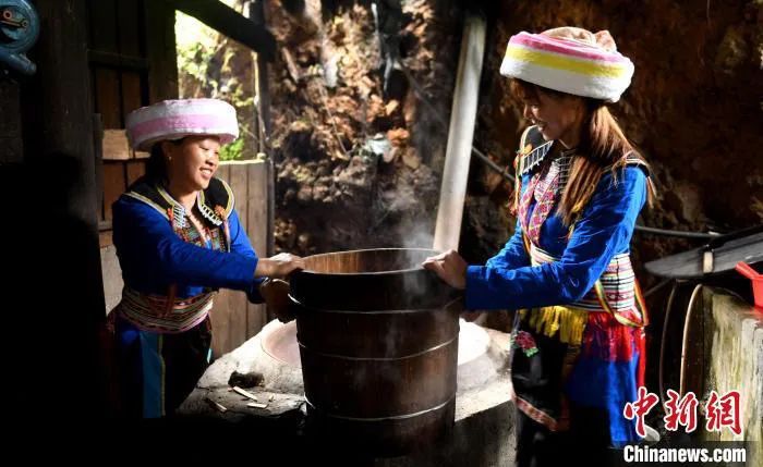 春天打翻调色盘,竟被壮乡人蒸成了饭!