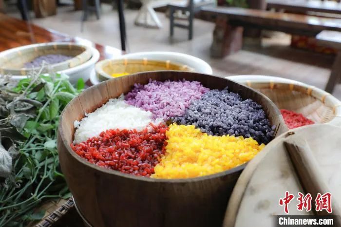 春天打翻调色盘,竟被壮乡人蒸成了饭!