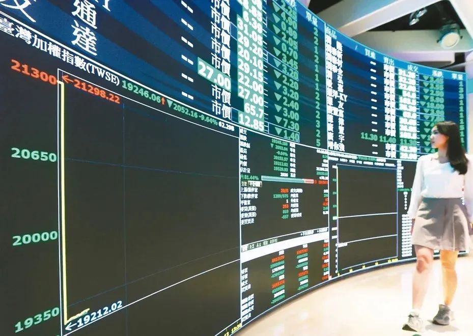 民进党当局妄言“脱中入北”，网友讽刺：自己骗自己