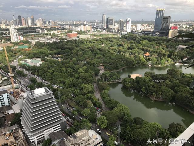 来看看泰国的顶级公寓，前后都是大花园，每平米八万比北京还贵！